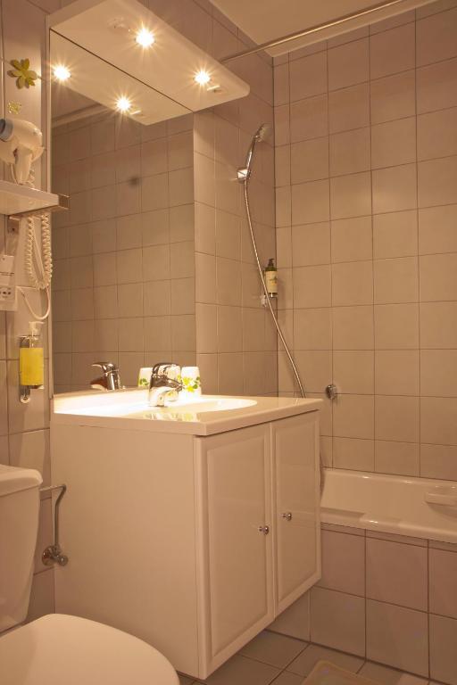 Hotel Winzenberg Blienschwiller 객실 사진